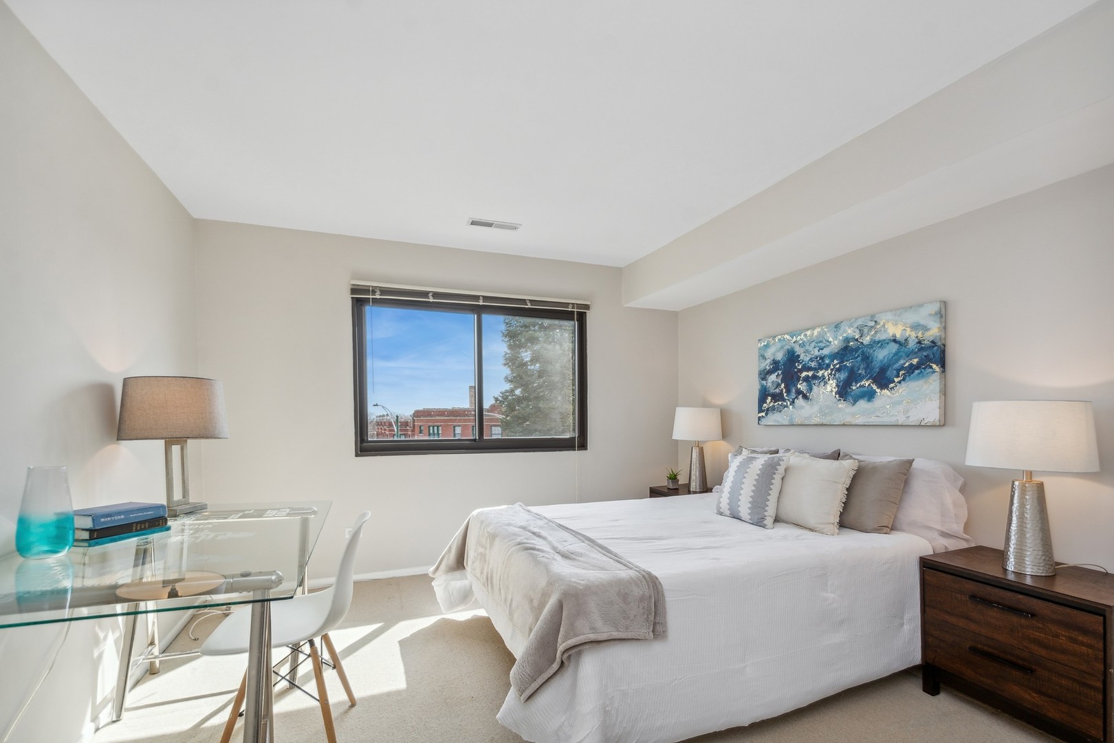 7200 N Ridge Boulevard Unit: 4E