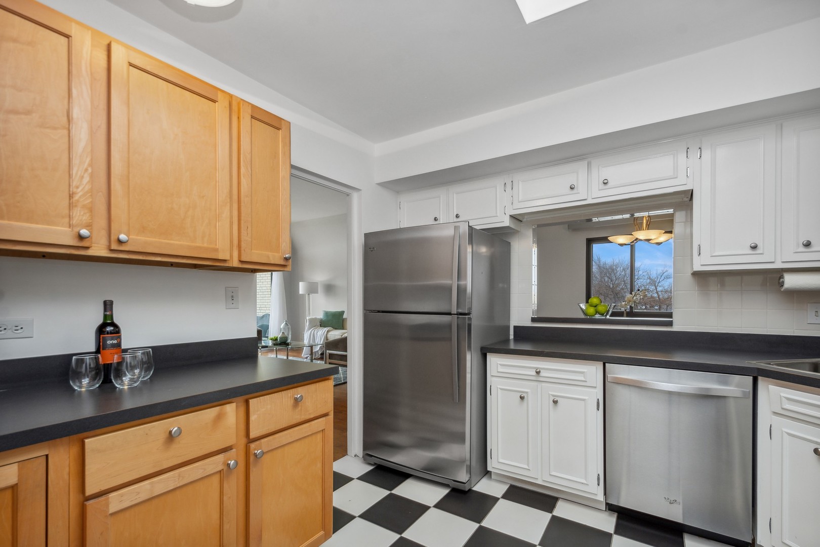 7200 N Ridge Boulevard Unit: 4E