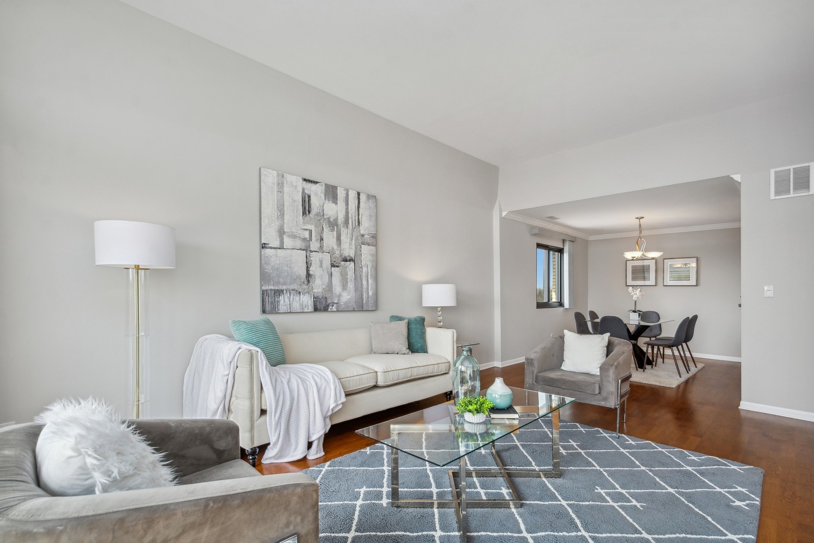 7200 N Ridge Boulevard Unit: 4E
