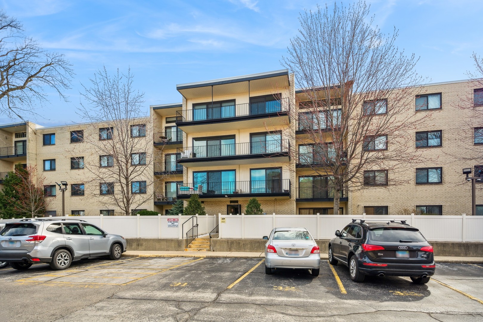 7200 N Ridge Boulevard Unit: 4E