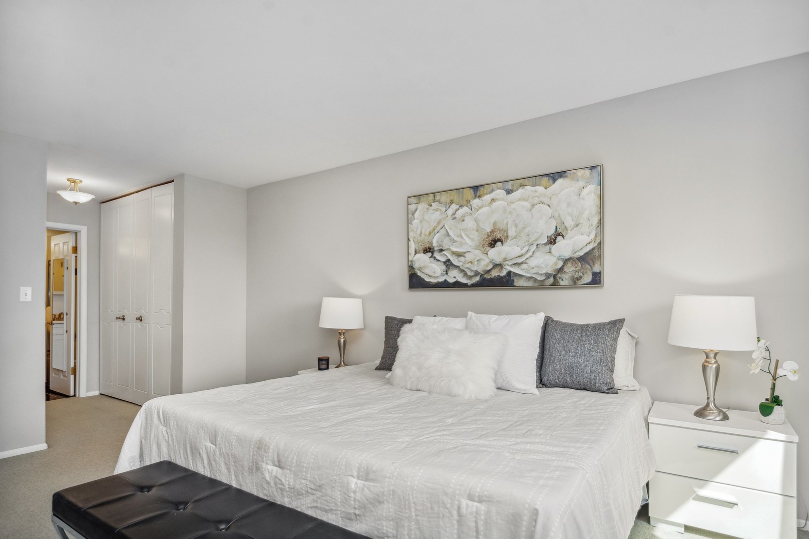 7200 N Ridge Boulevard Unit: 4E