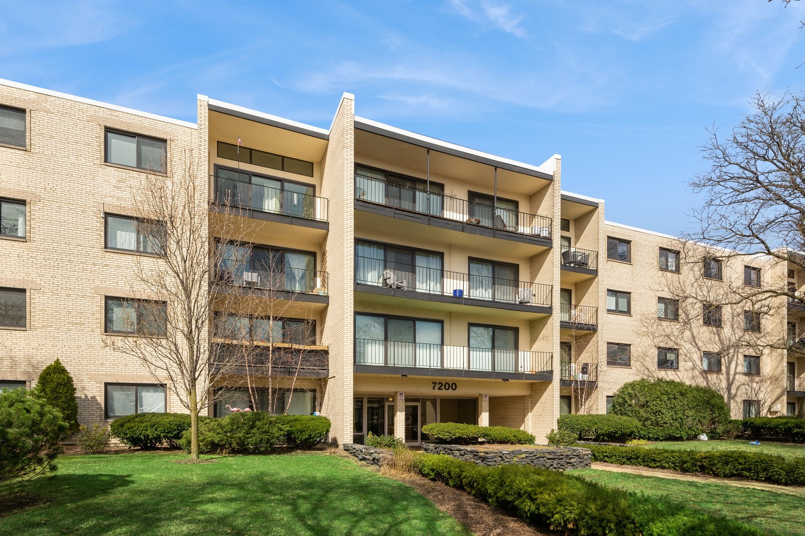 7200 N Ridge Boulevard Unit: 4E