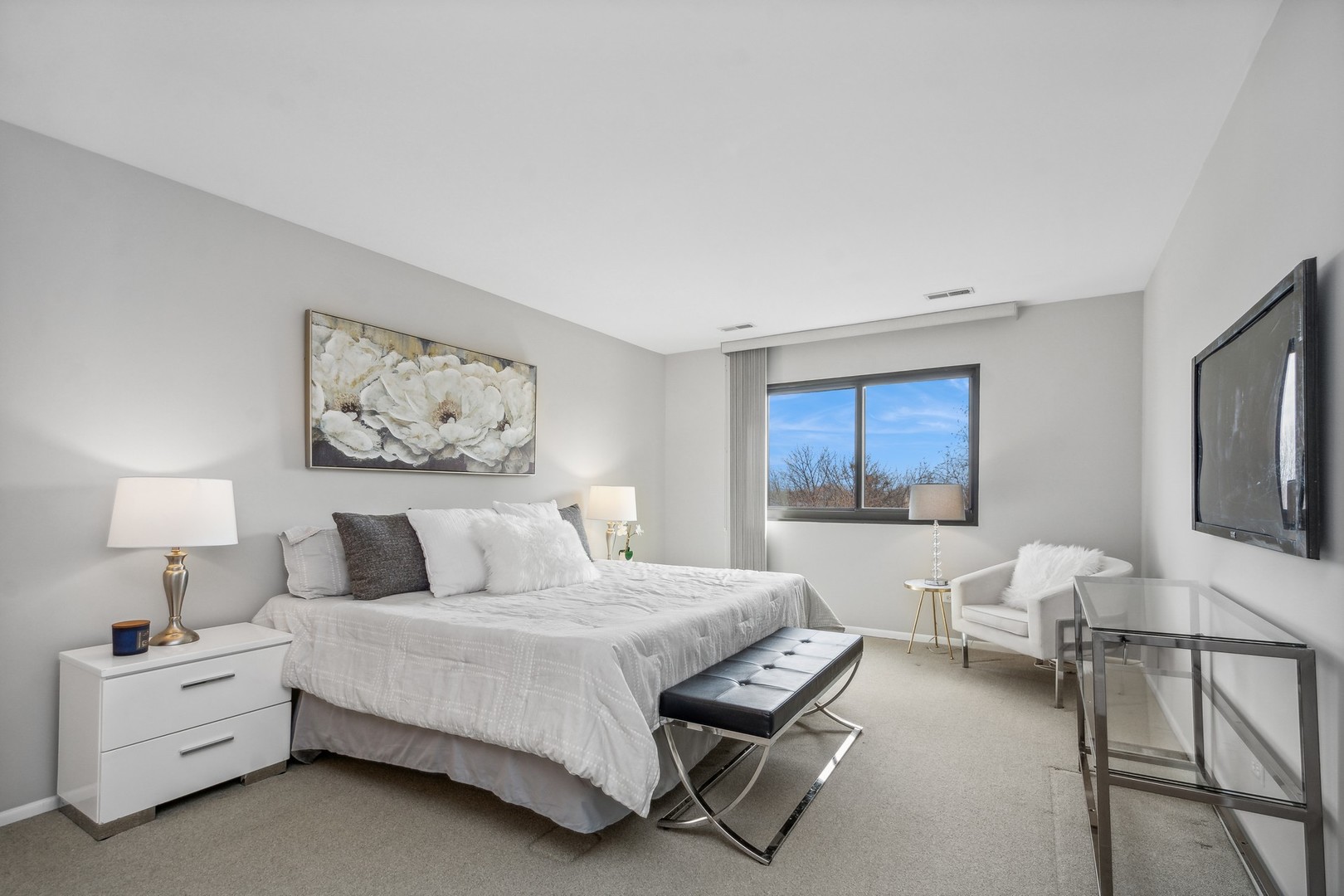 7200 N Ridge Boulevard Unit: 4E