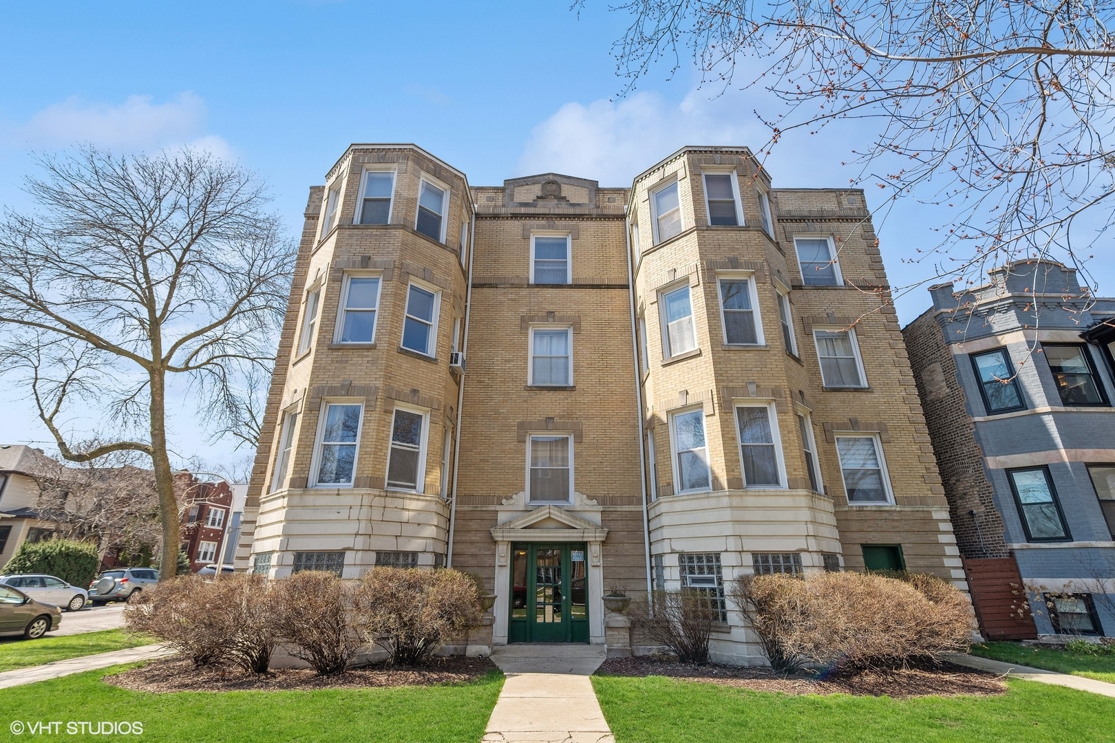 4200 N Sawyer Avenue Unit: 3S