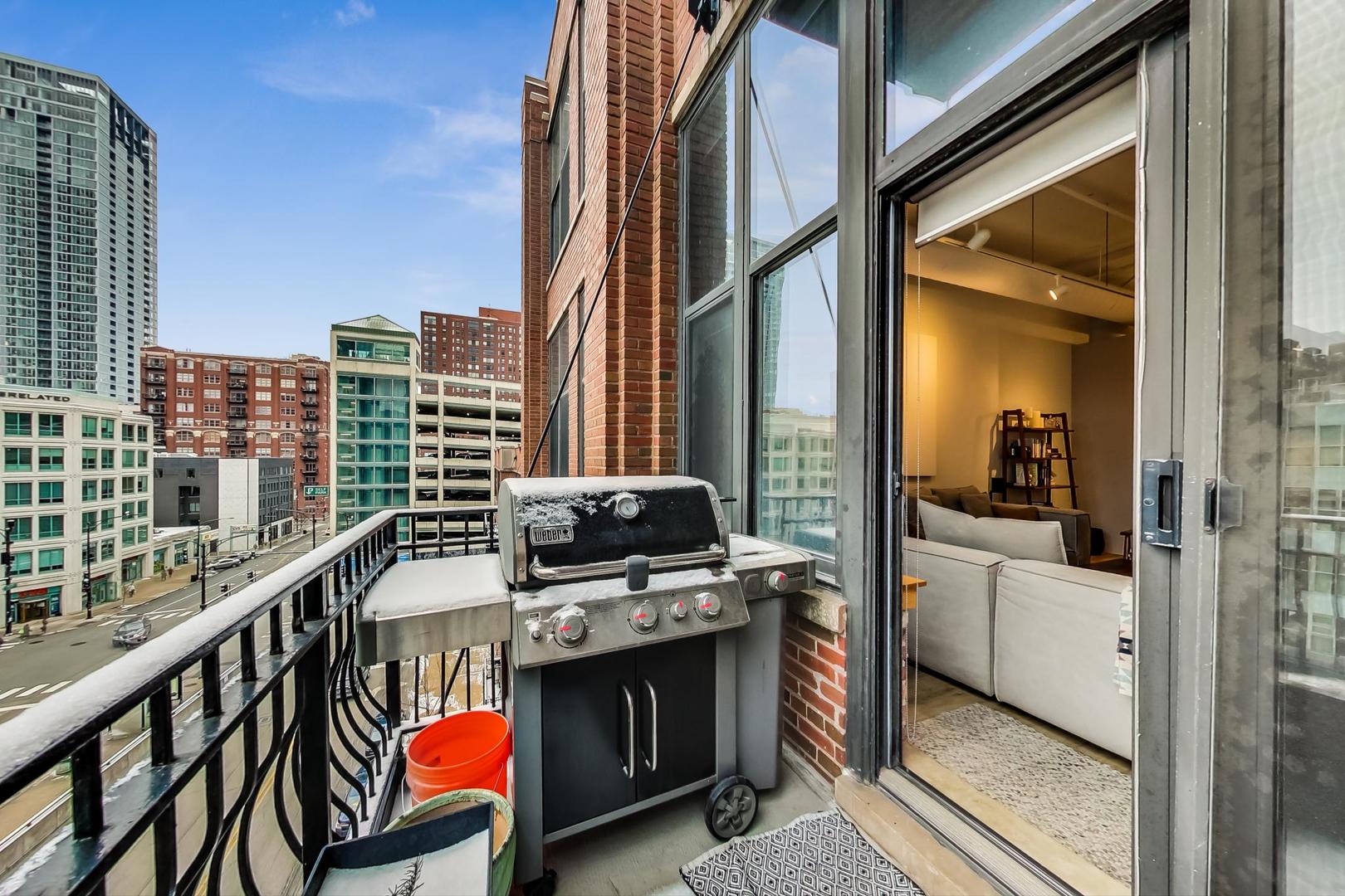 333 W Hubbard Street Unit: 523