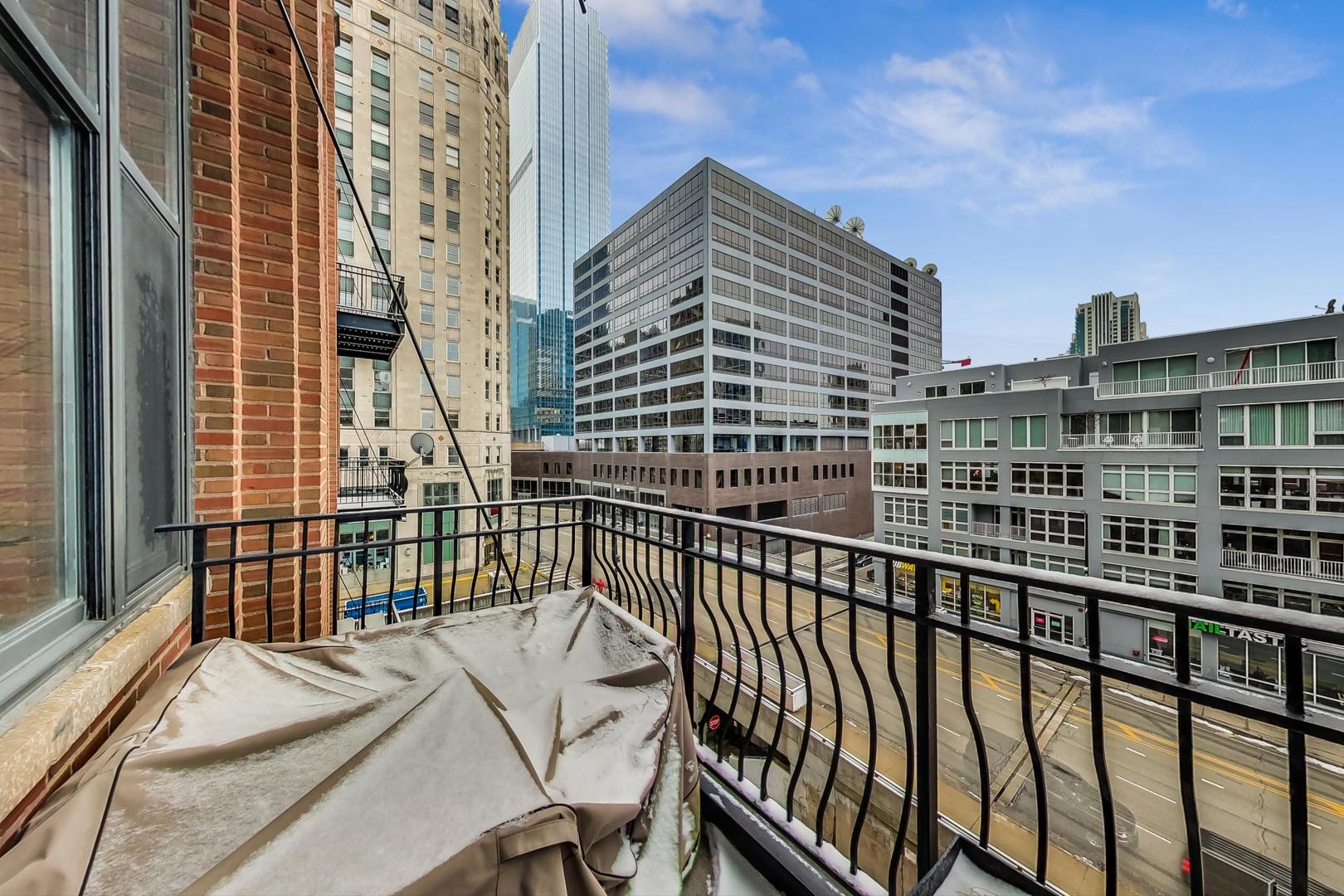333 W Hubbard Street Unit: 523