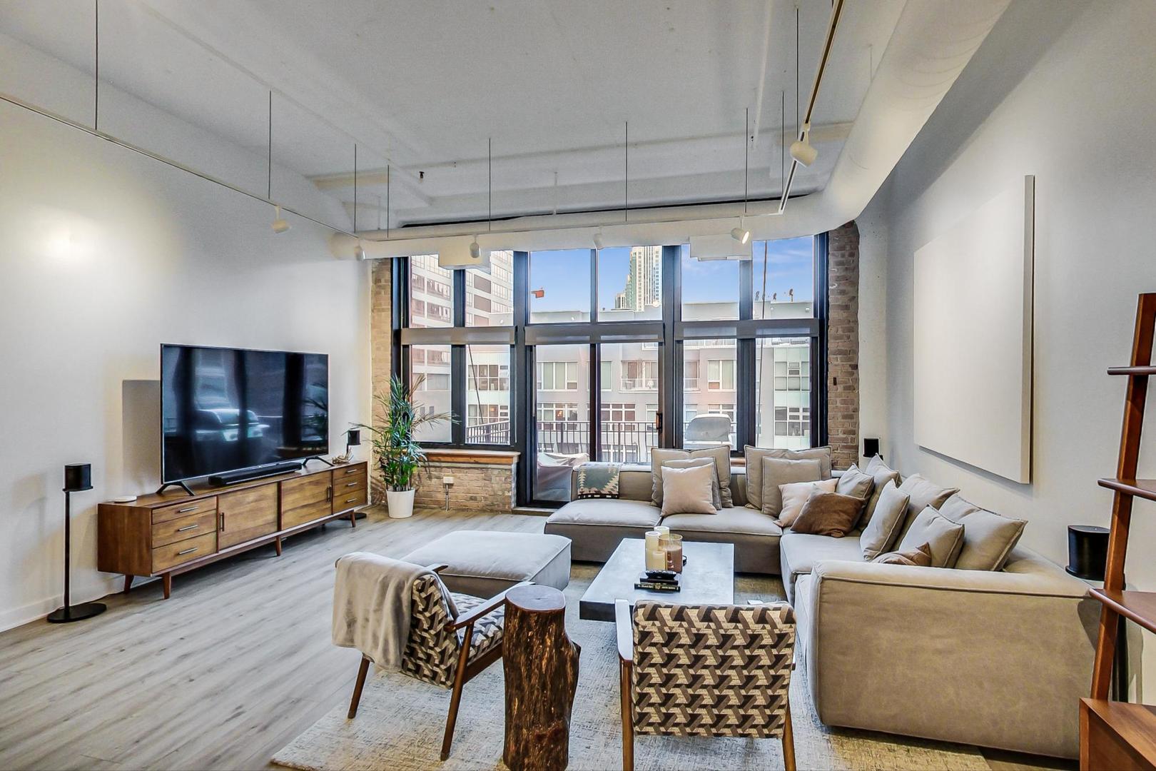 333 W Hubbard Street Unit: 523
