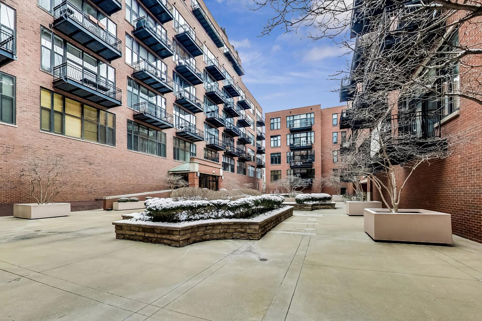 333 W Hubbard Street Unit: 523