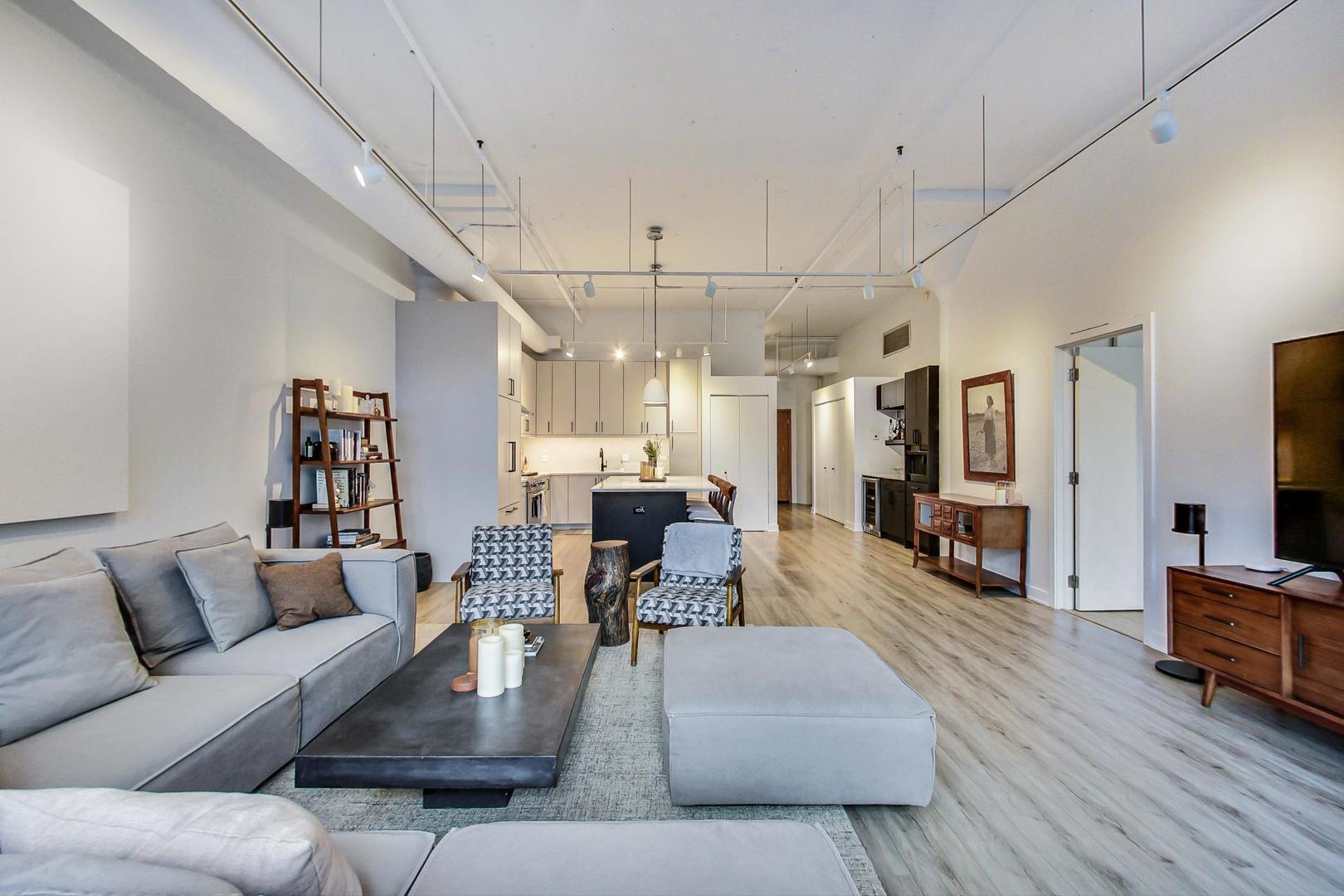 333 W Hubbard Street Unit: 523