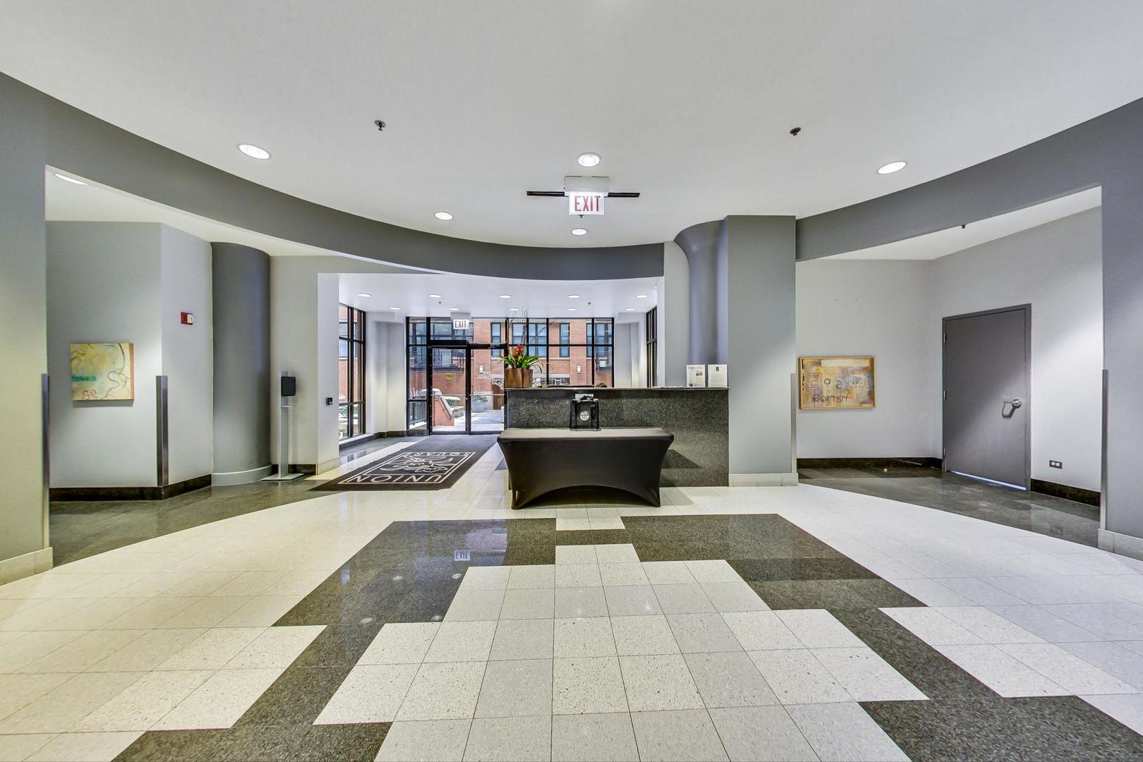 333 W Hubbard Street Unit: 523