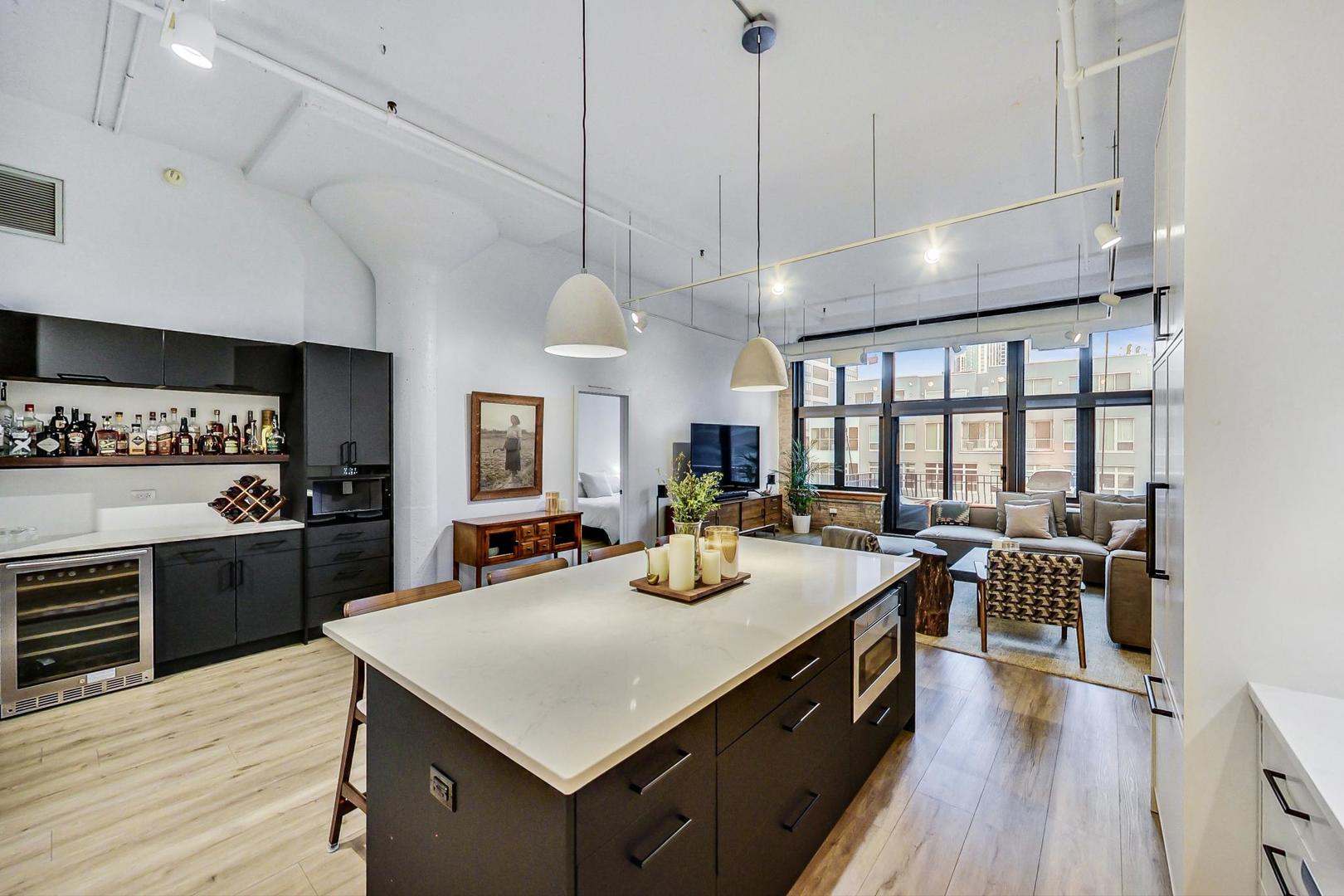 333 W Hubbard Street Unit: 523