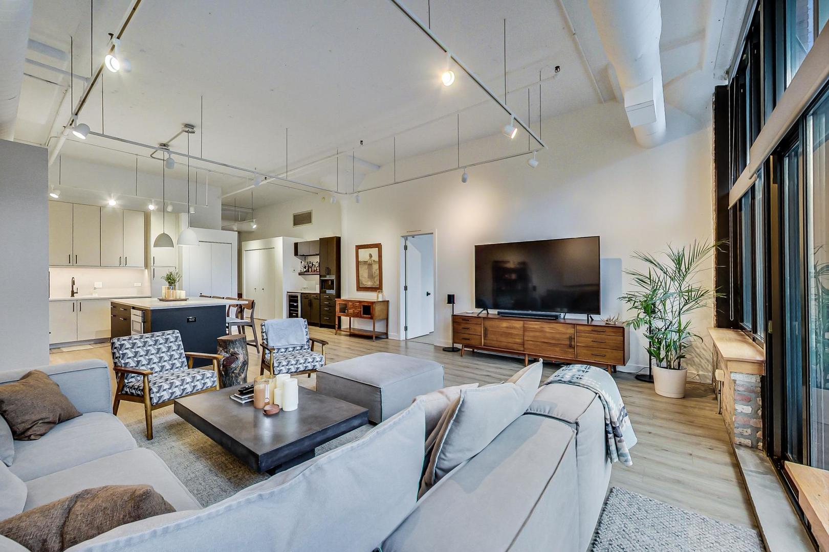 333 W Hubbard Street Unit: 523