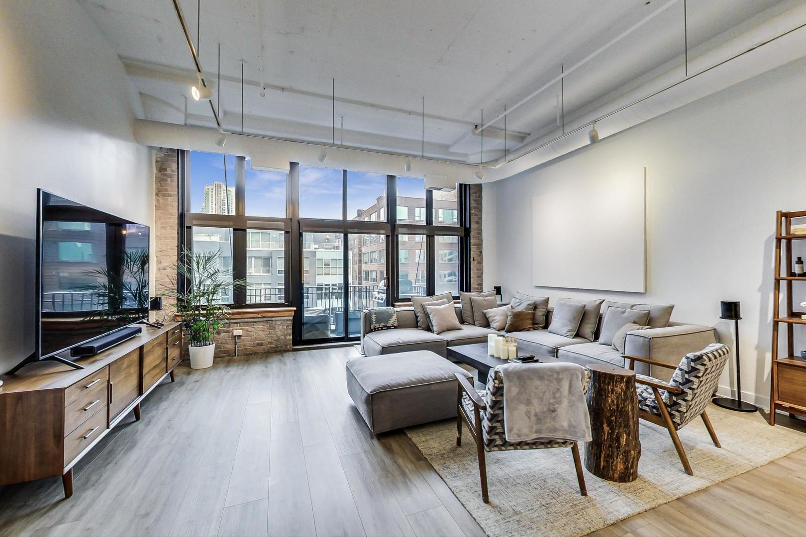 333 W Hubbard Street Unit: 523