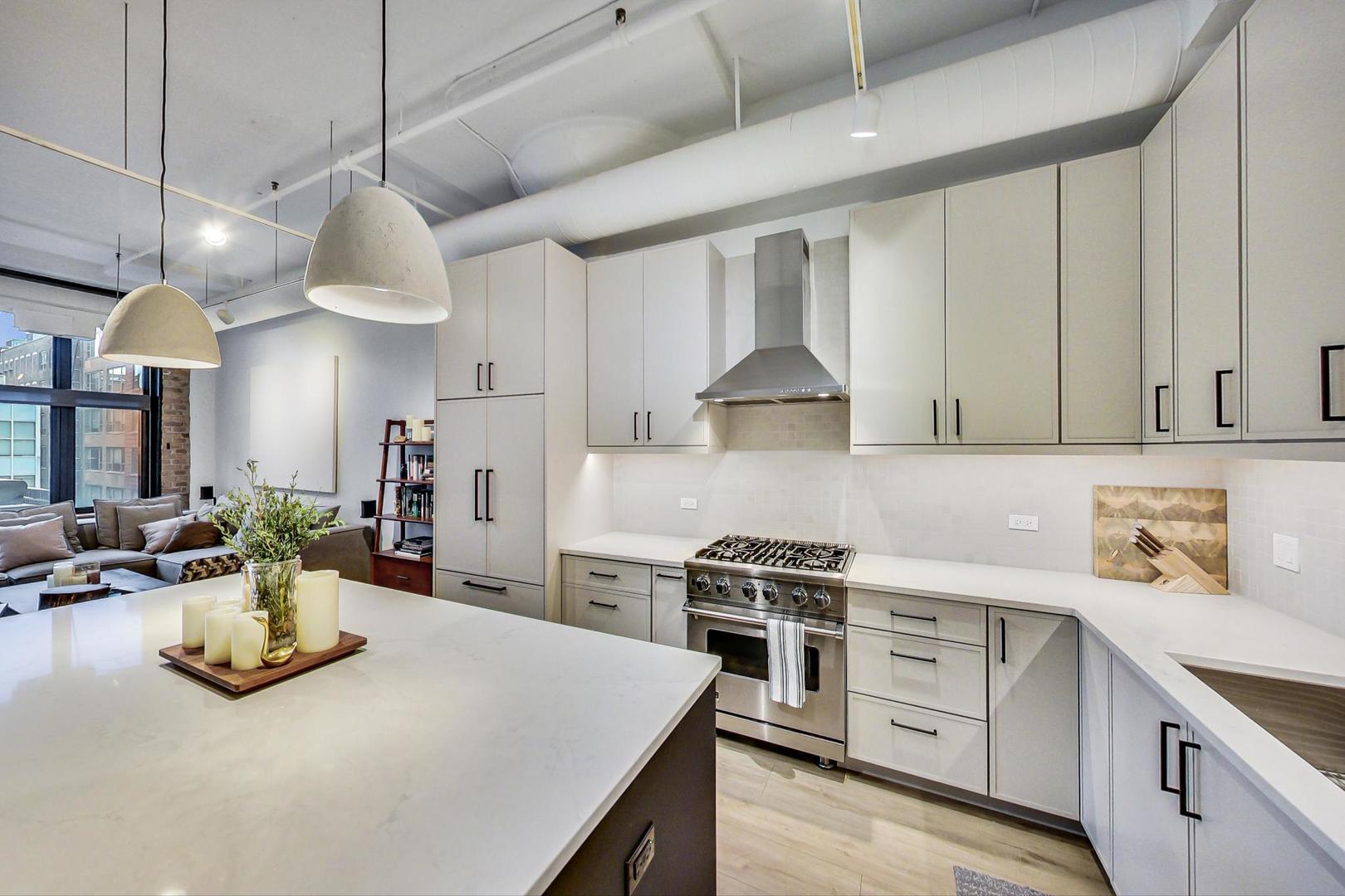 333 W Hubbard Street Unit: 523