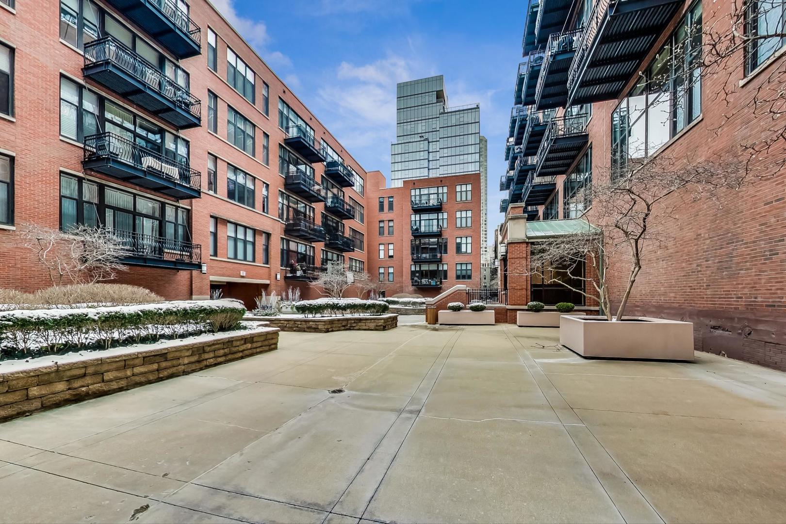 333 W Hubbard Street Unit: 523
