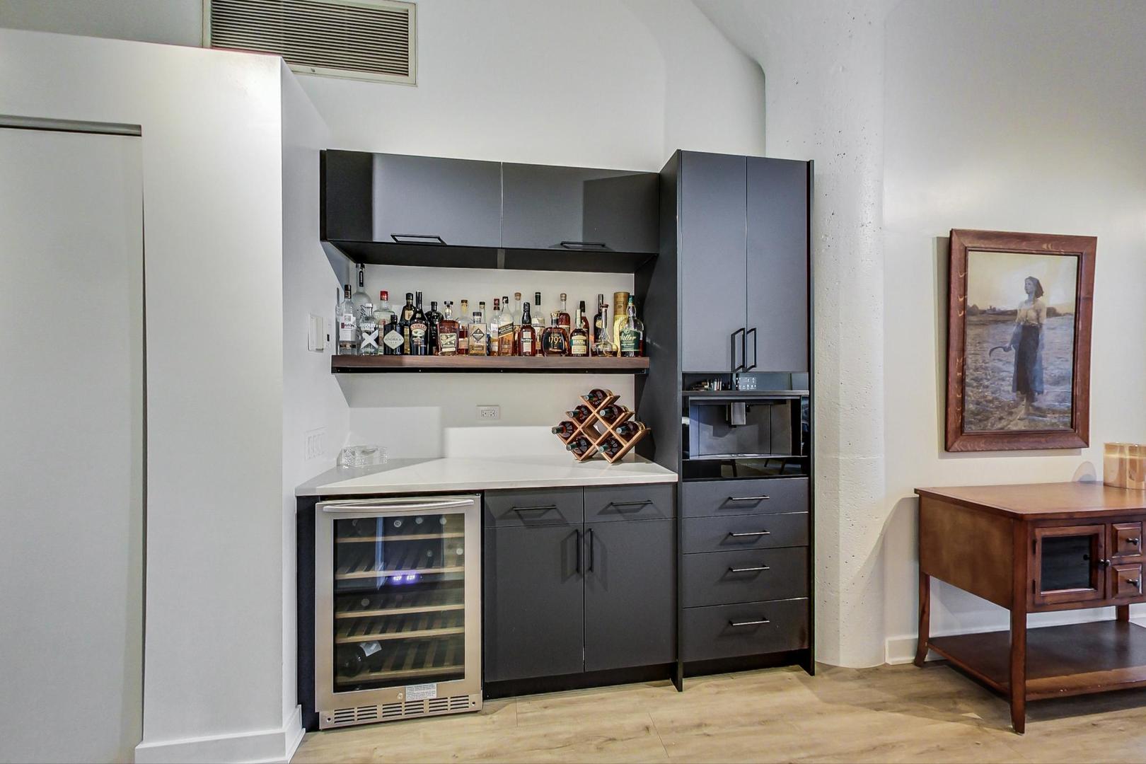 333 W Hubbard Street Unit: 523