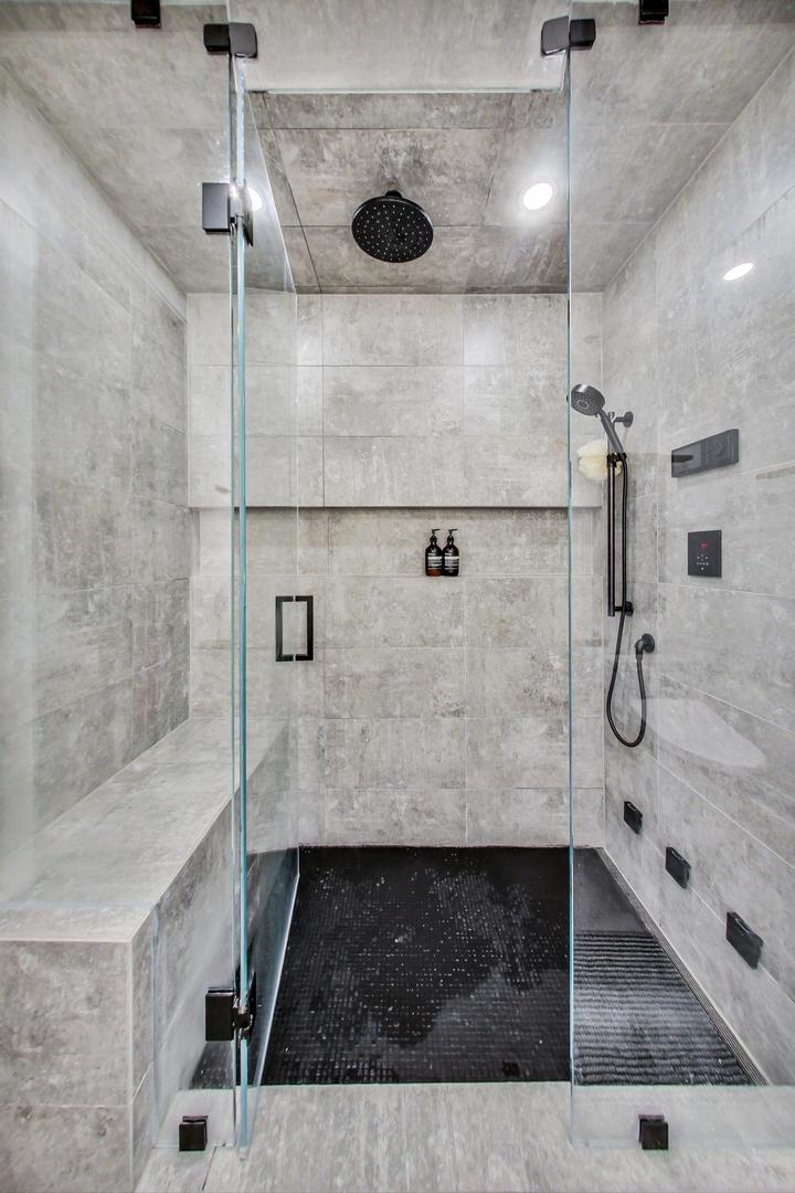 333 W Hubbard Street Unit: 523