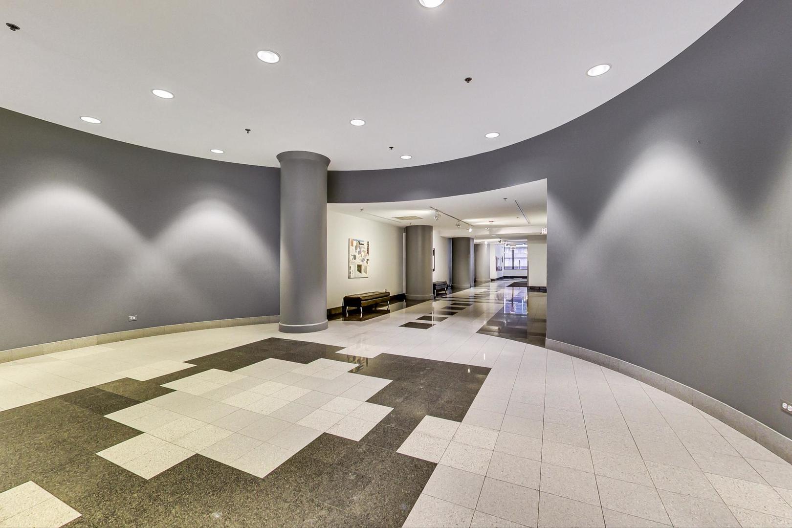 333 W Hubbard Street Unit: 523