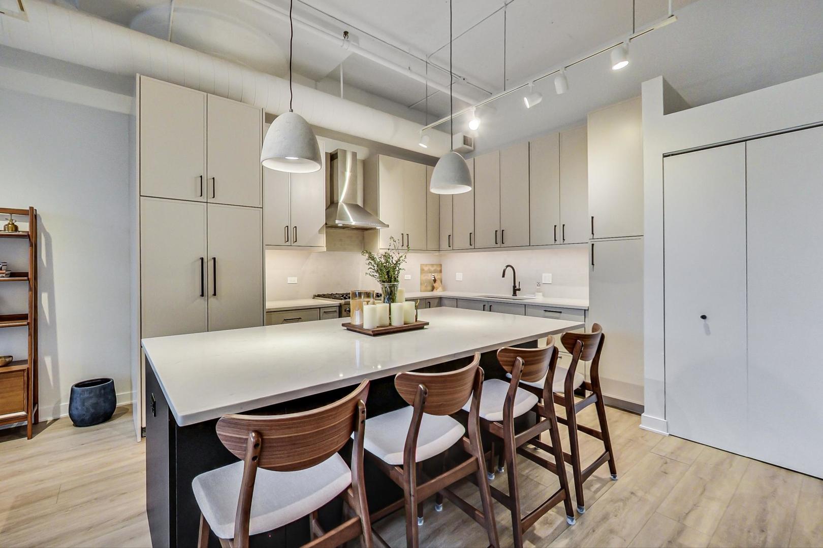 333 W Hubbard Street Unit: 523