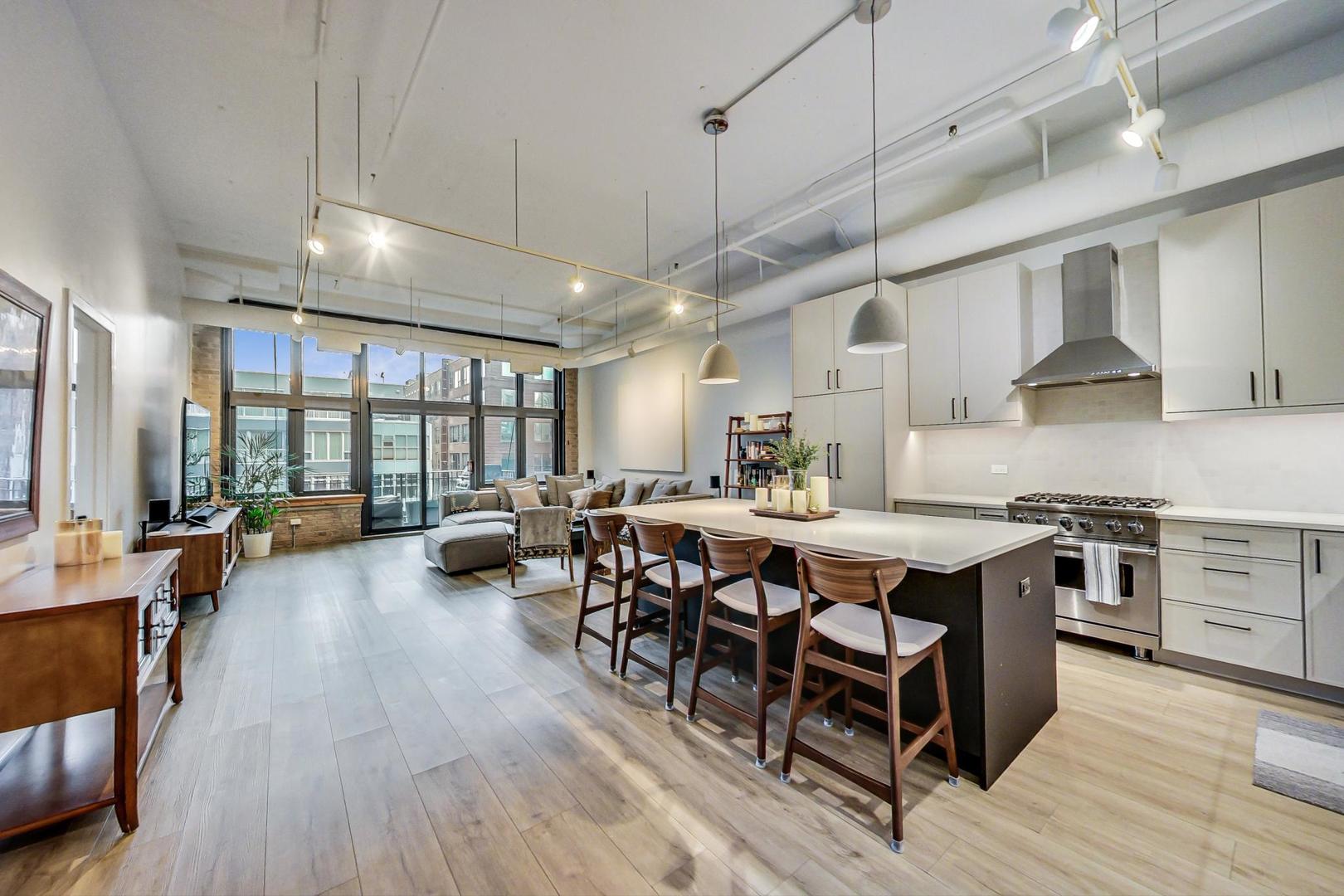 333 W Hubbard Street Unit: 523