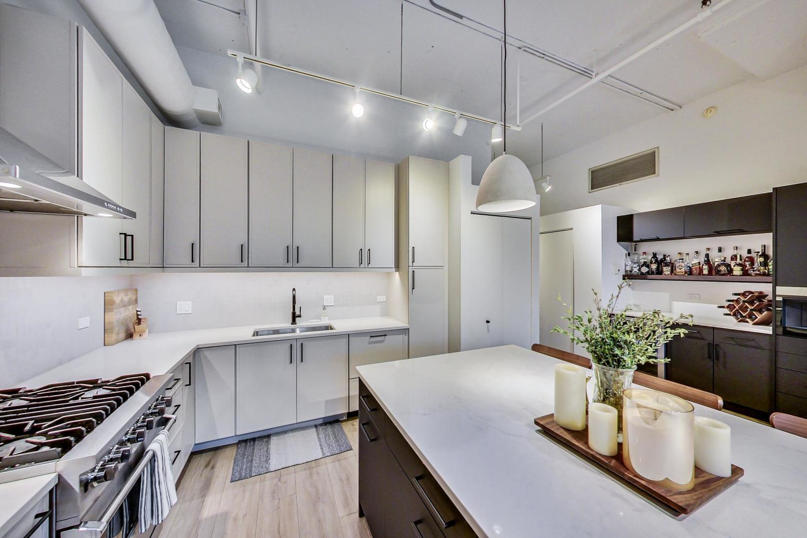 333 W Hubbard Street Unit: 523