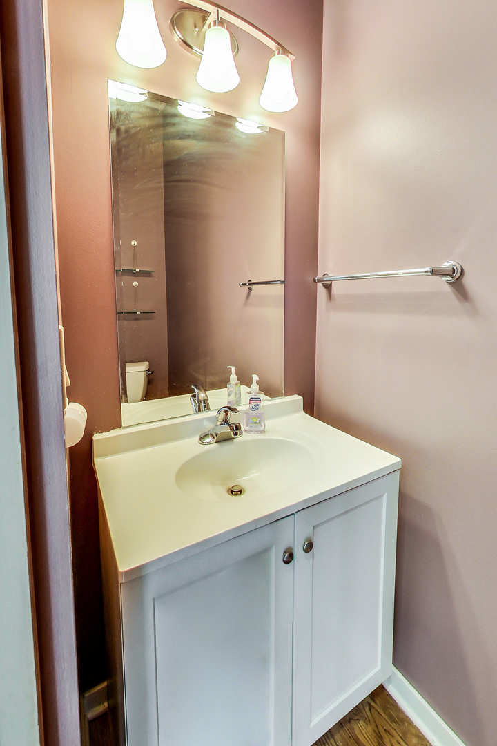 2932 N WOOD Street Unit: E
