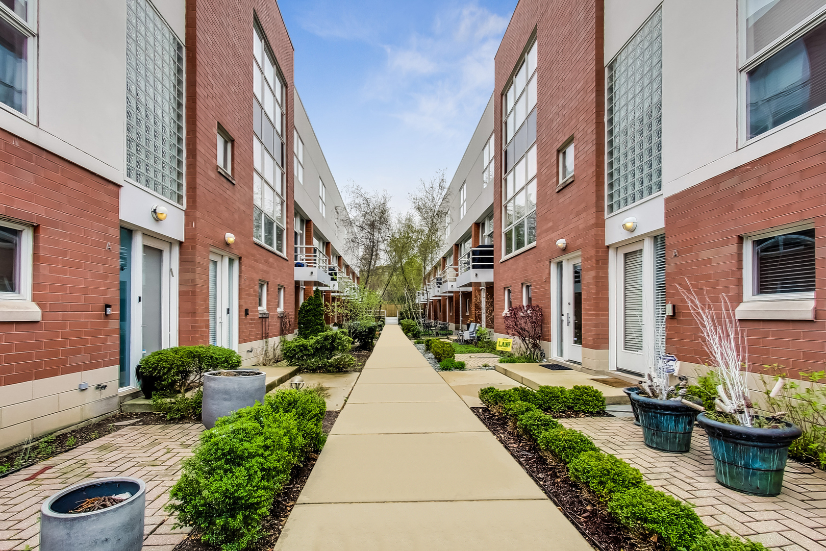 2932 N WOOD Street Unit: E