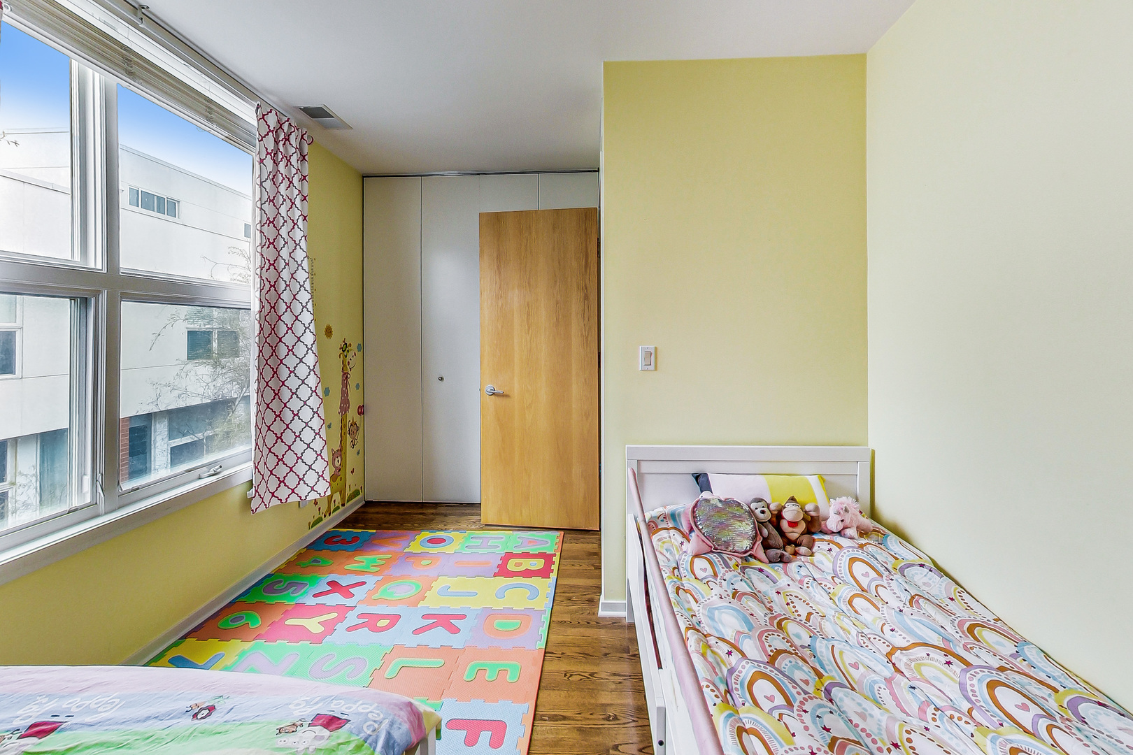 2932 N WOOD Street Unit: E