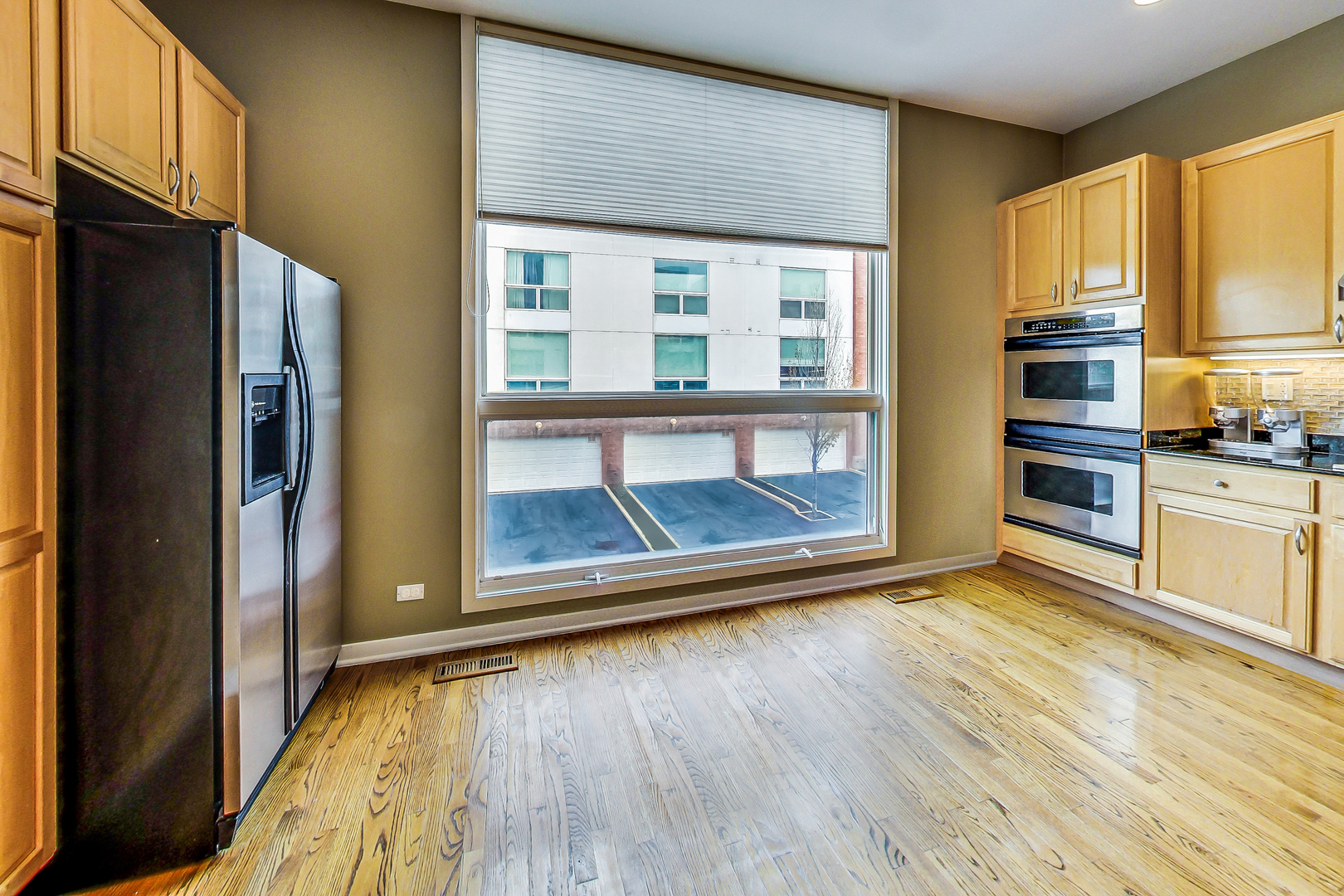 2932 N WOOD Street Unit: E