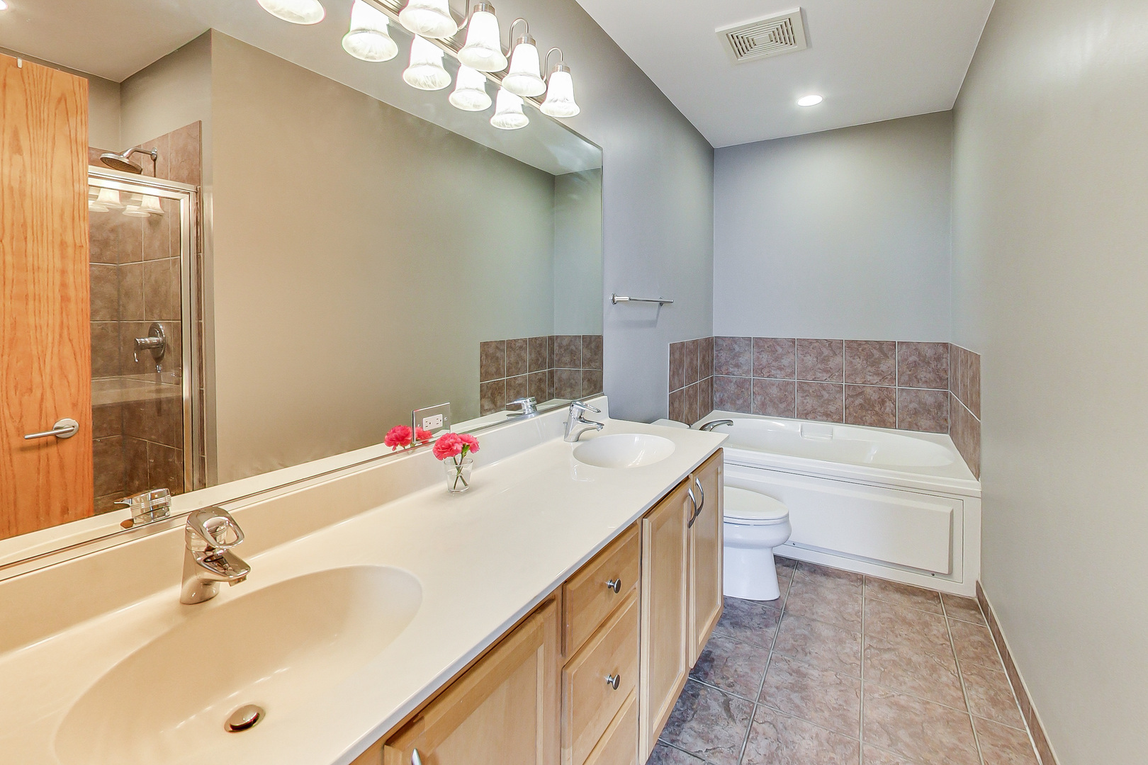 2932 N WOOD Street Unit: E