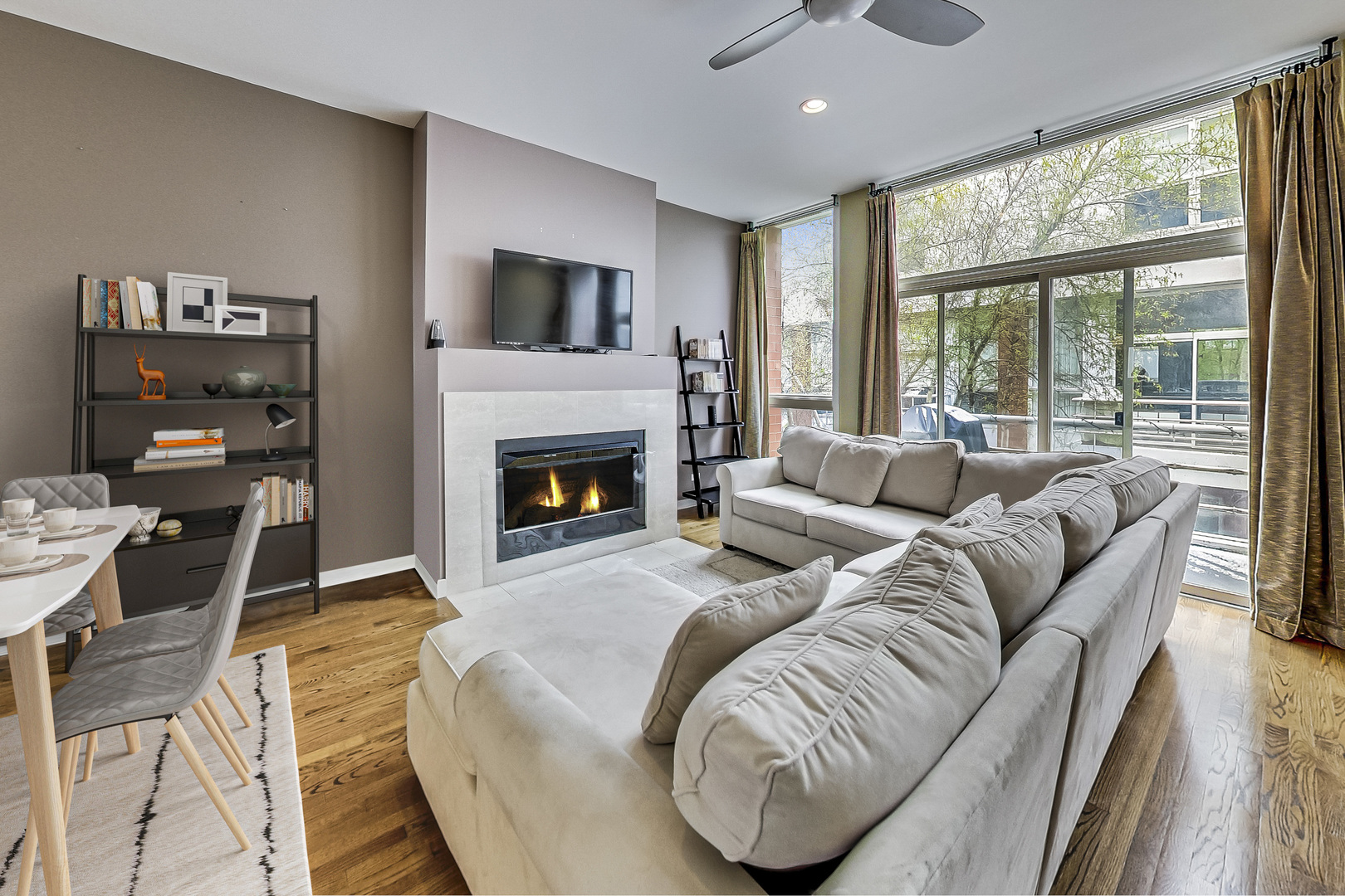 2932 N WOOD Street Unit: E