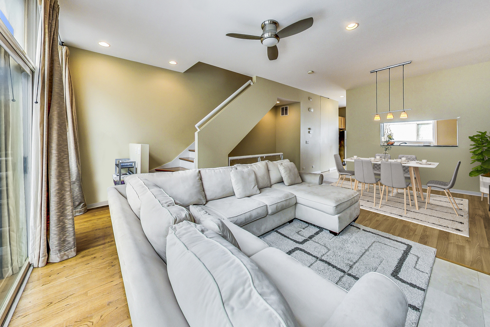2932 N WOOD Street Unit: E