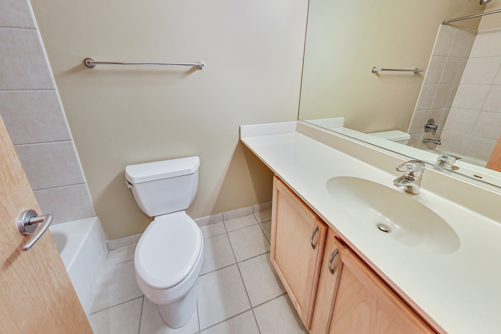 2932 N WOOD Street Unit: E