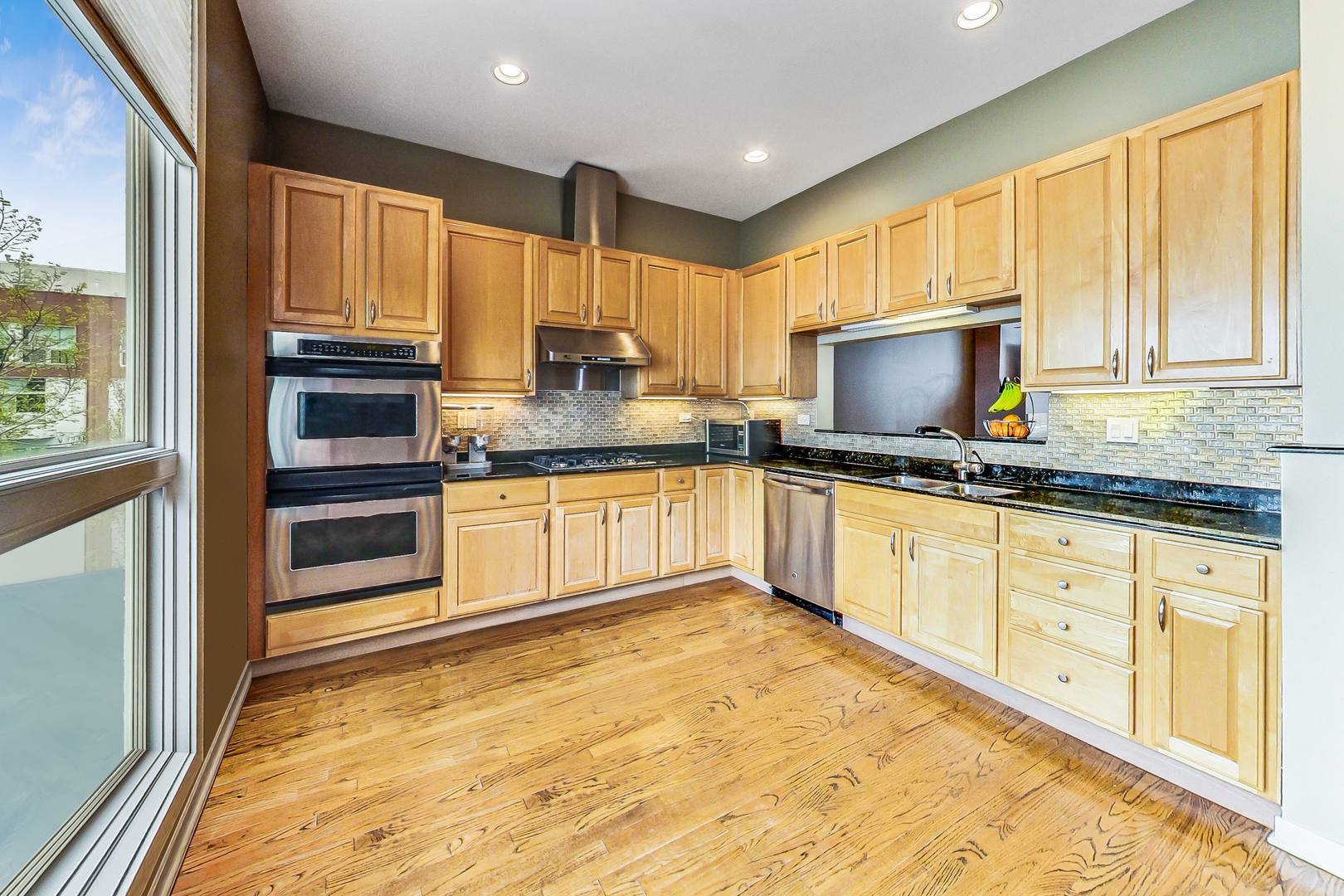 2932 N WOOD Street Unit: E