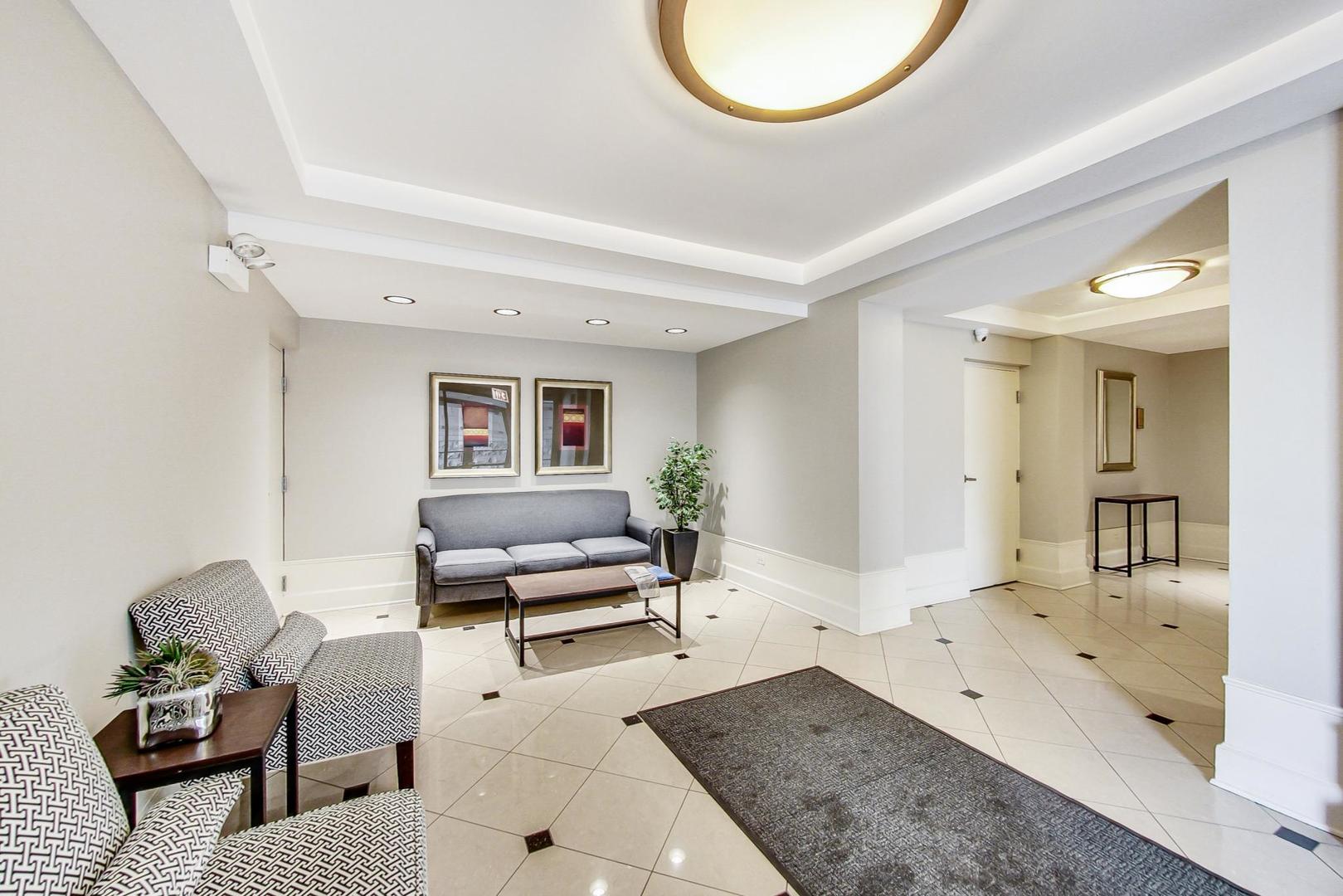 1350 W FULLERTON Avenue Unit: 311