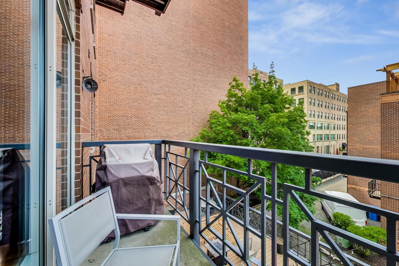 1350 W FULLERTON Avenue Unit: 311