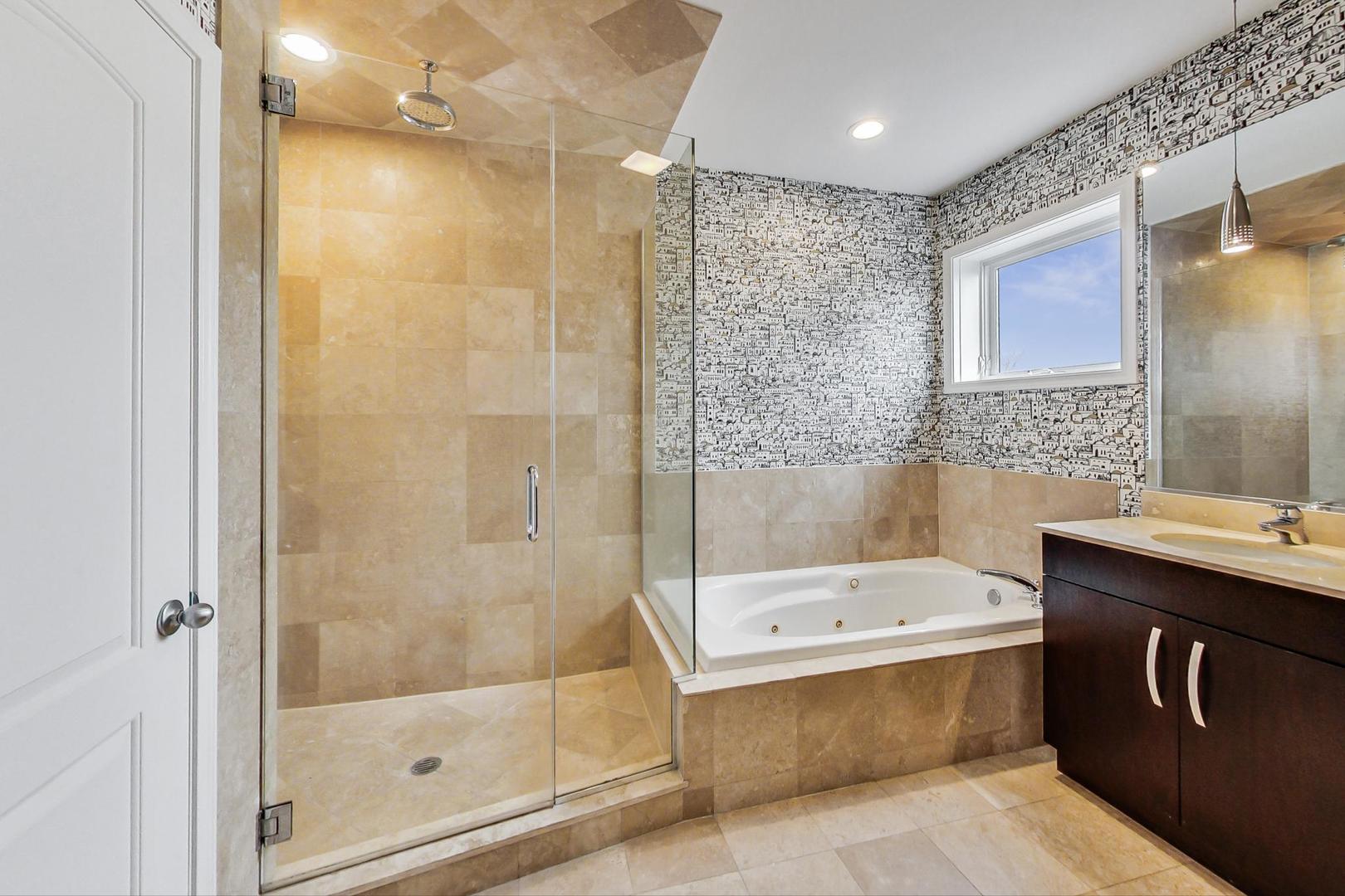 1406 W Ohio Street Unit: 3