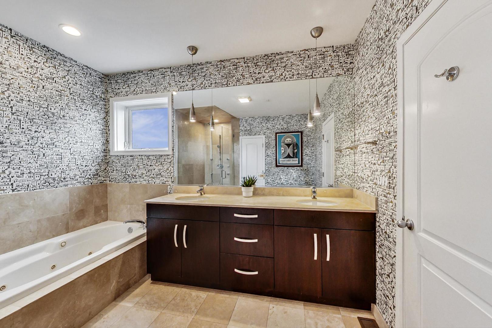 1406 W Ohio Street Unit: 3
