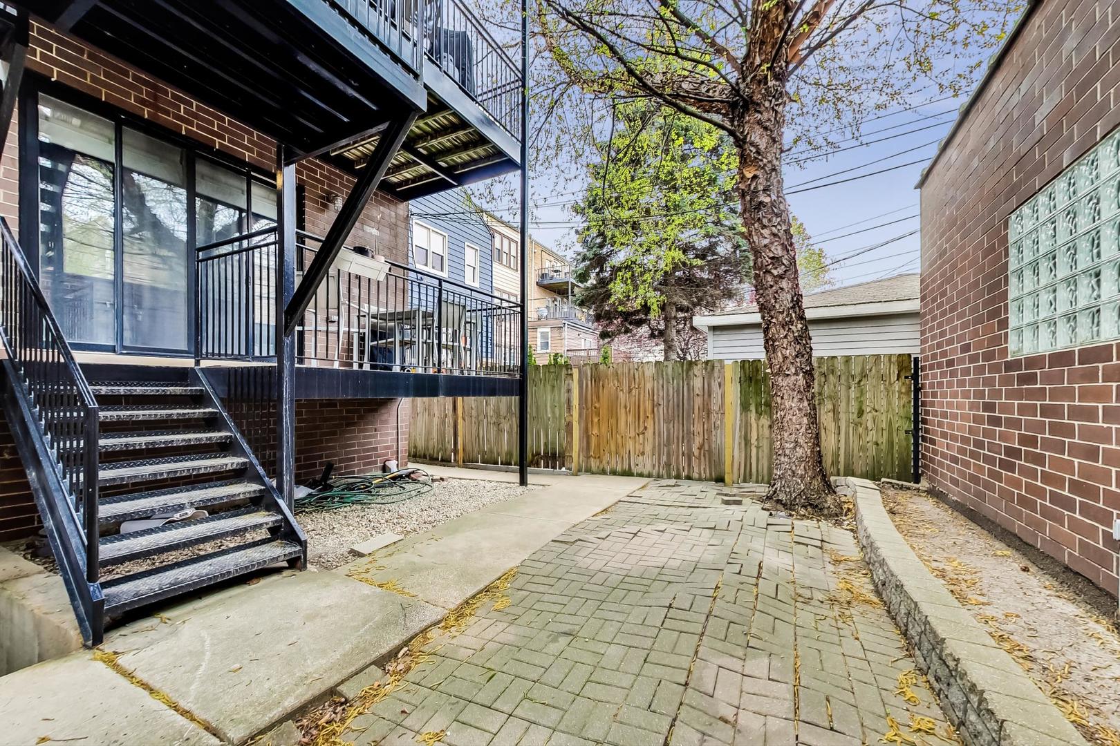 1406 W Ohio Street Unit: 3