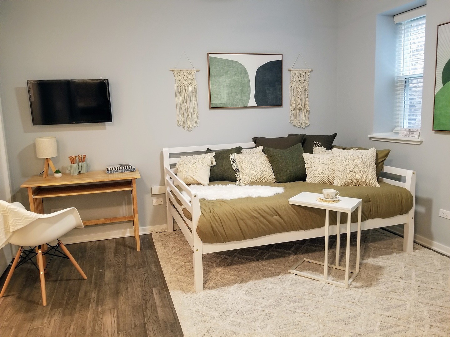 5240 N Winthrop Avenue Unit: 413