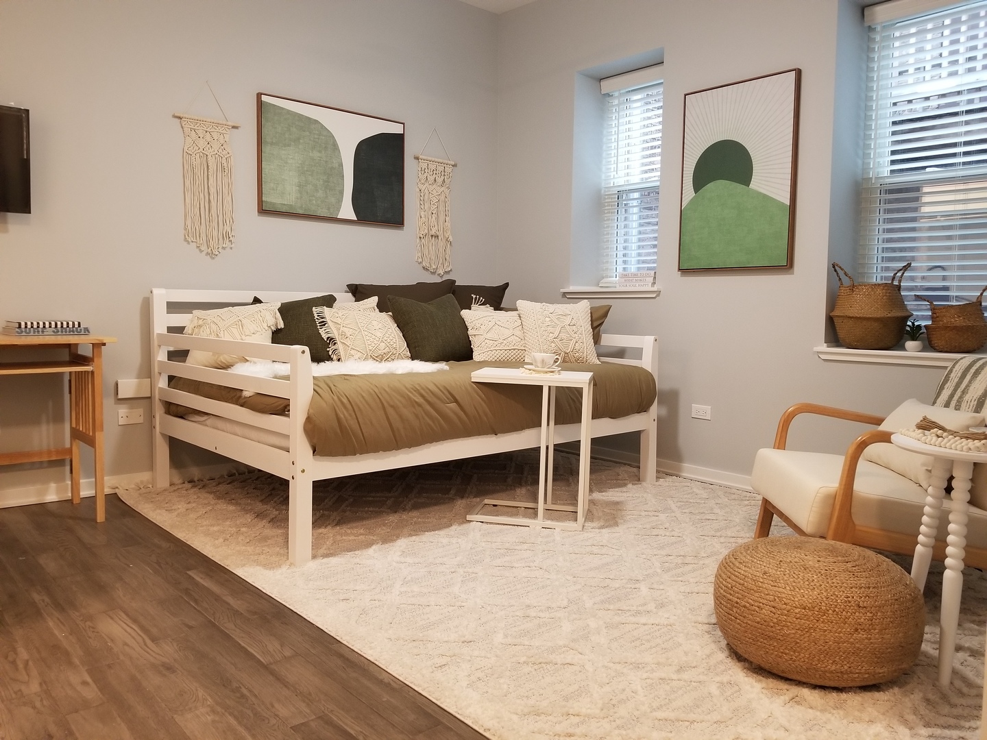 5240 N Winthrop Avenue Unit: 413