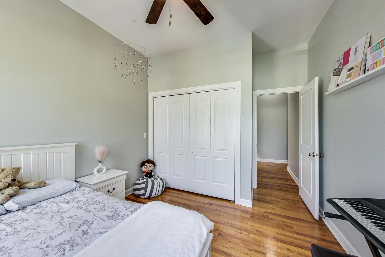 3258 N Oakley Avenue Unit: 2