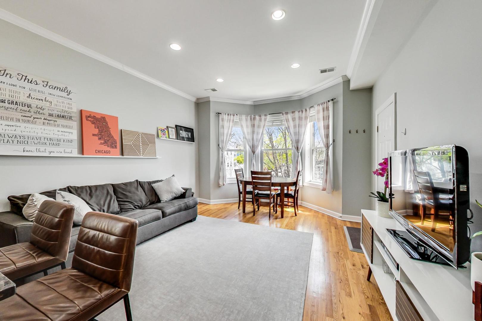 3258 N Oakley Avenue Unit: 2