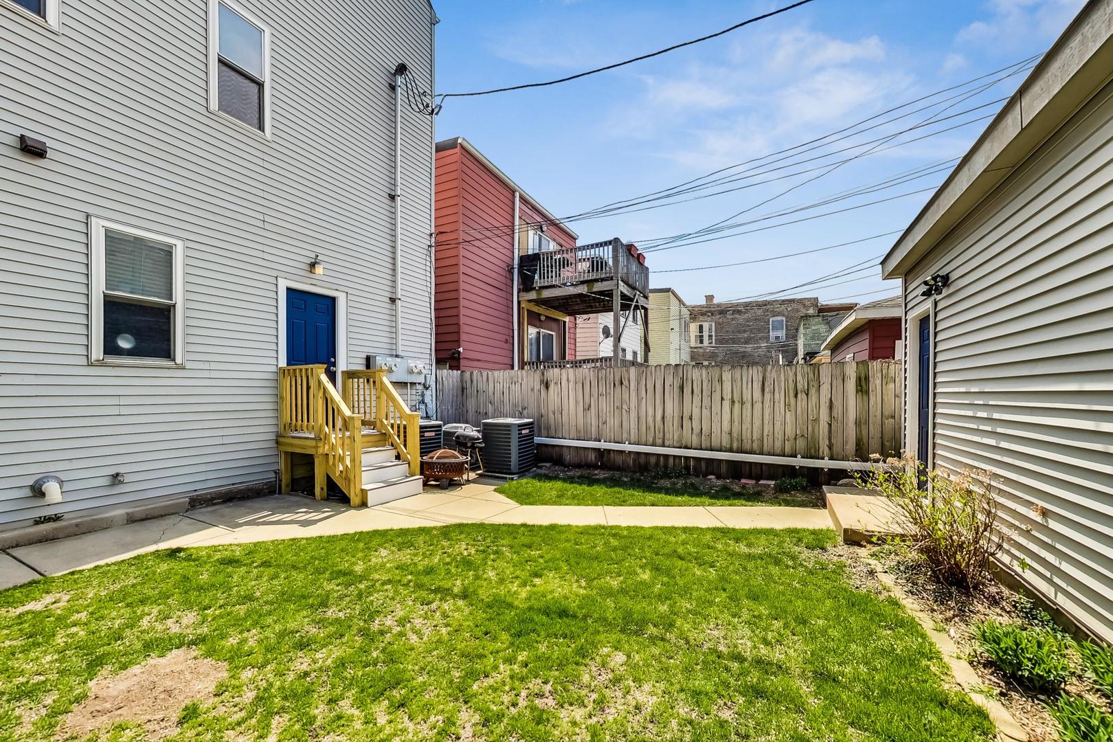 3258 N Oakley Avenue Unit: 2