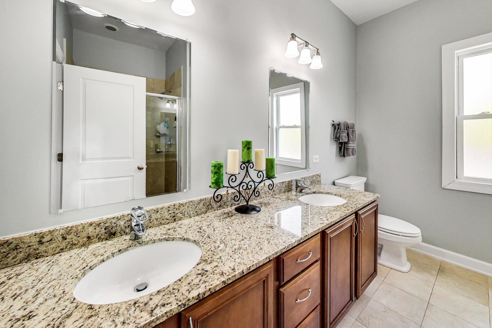 3258 N Oakley Avenue Unit: 2