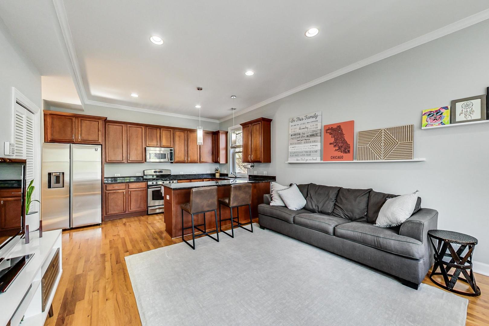 3258 N Oakley Avenue Unit: 2