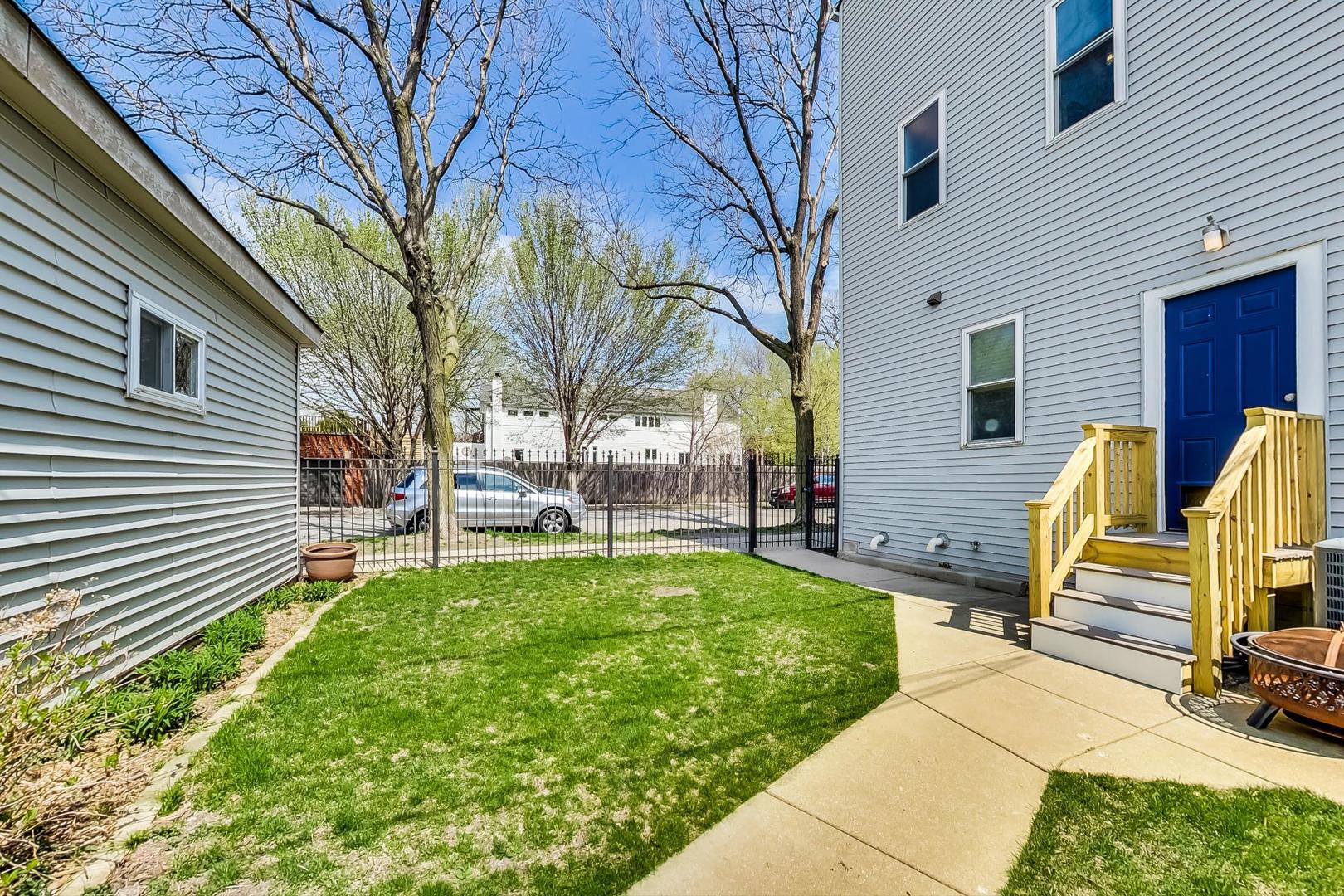 3258 N Oakley Avenue Unit: 2