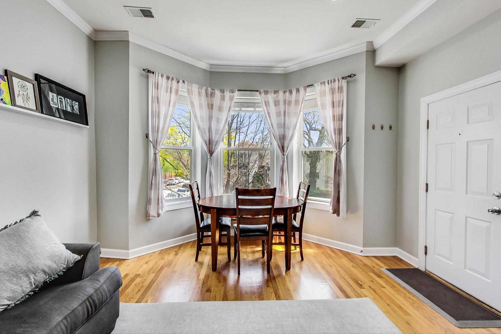 3258 N Oakley Avenue Unit: 2