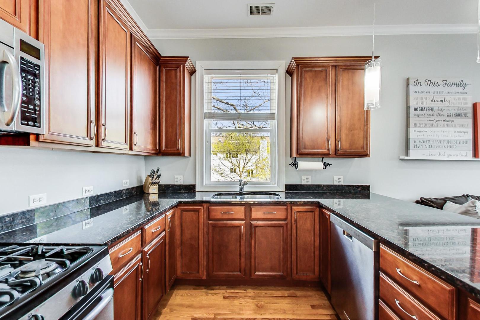 3258 N Oakley Avenue Unit: 2