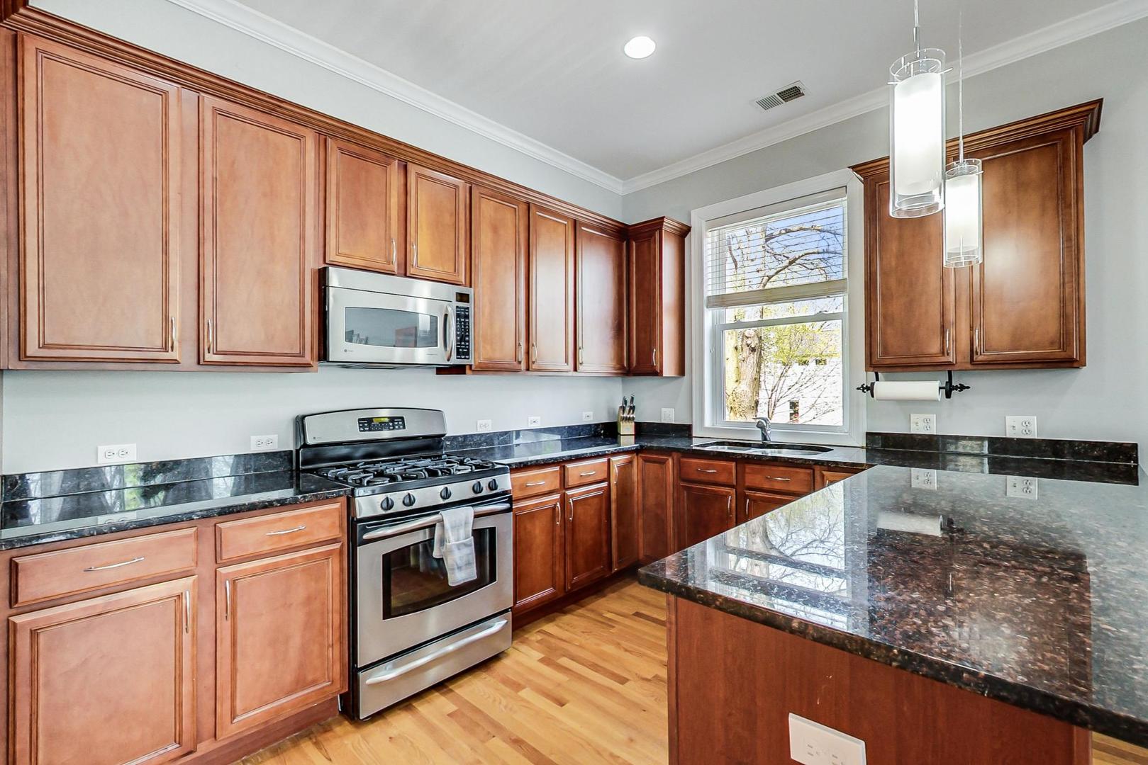 3258 N Oakley Avenue Unit: 2